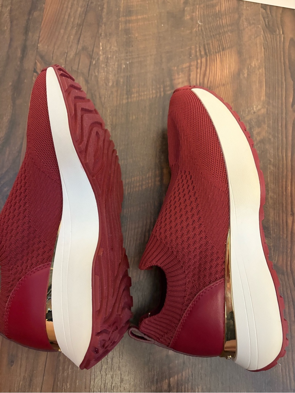 New Michael Kors Slip on Knit Sneakers size 7.5 burgundy red/gold - Picture 4 of 9